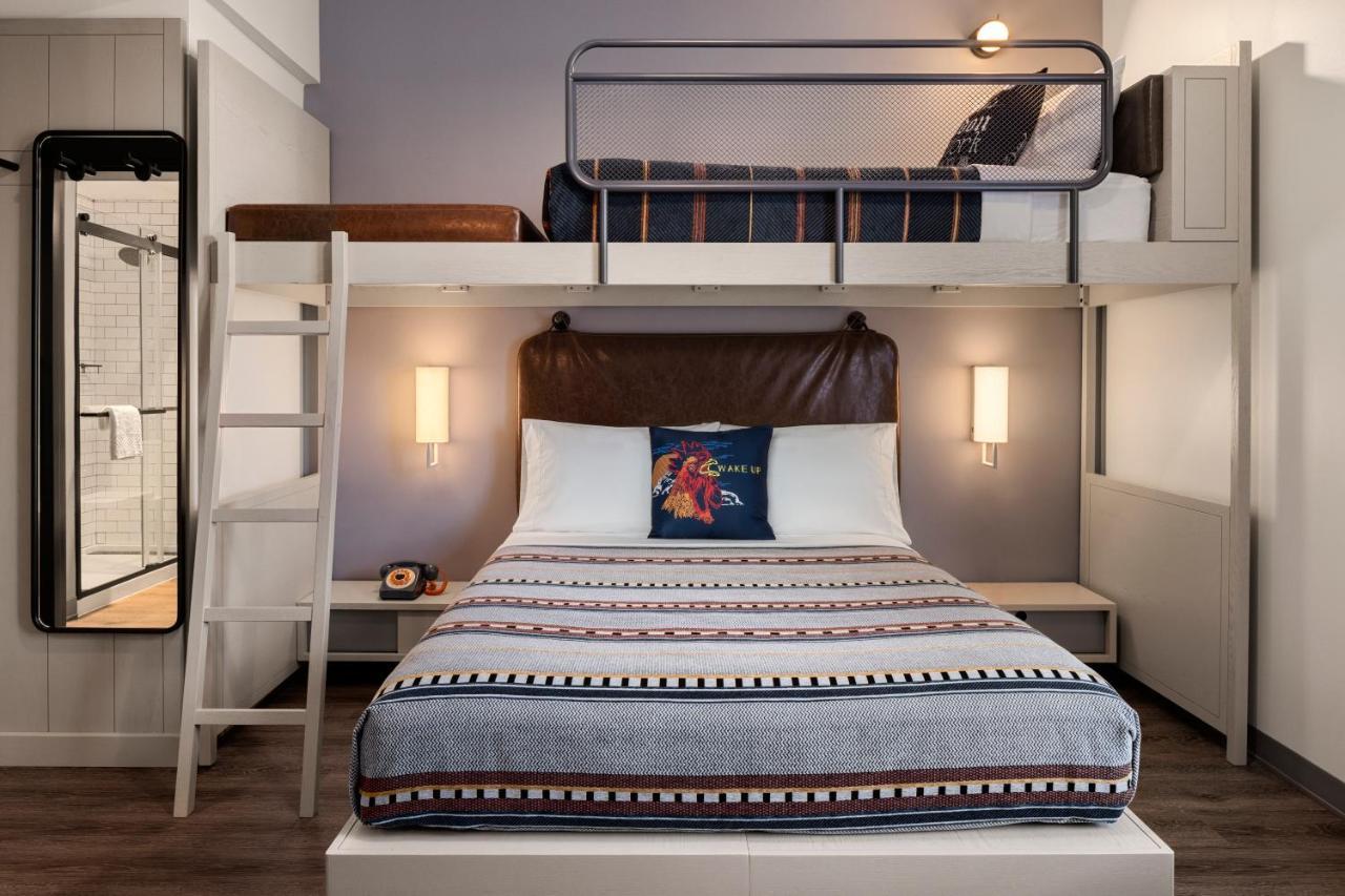 Moxy Omaha Downtown Hotel Bagian luar foto