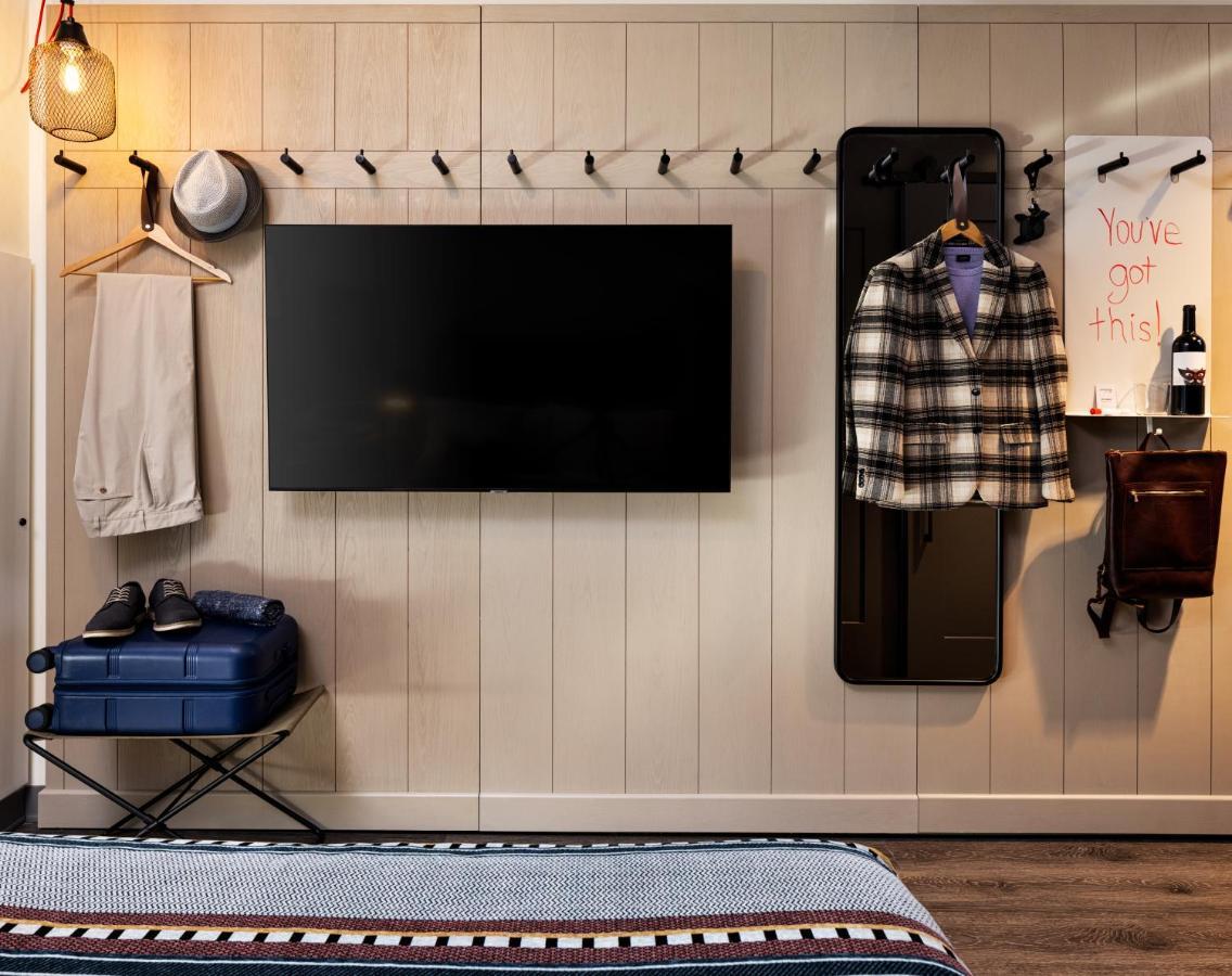 Moxy Omaha Downtown Hotel Bagian luar foto