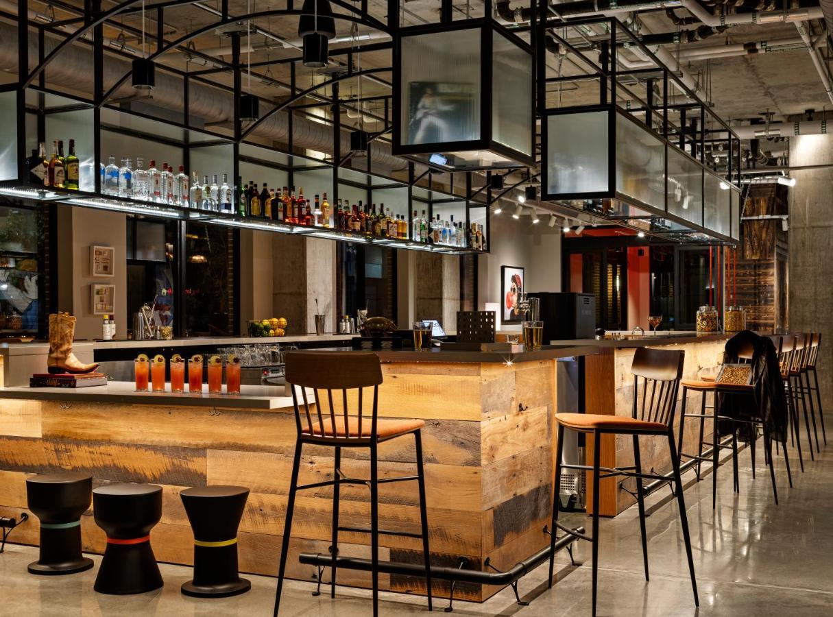 Moxy Omaha Downtown Hotel Bagian luar foto