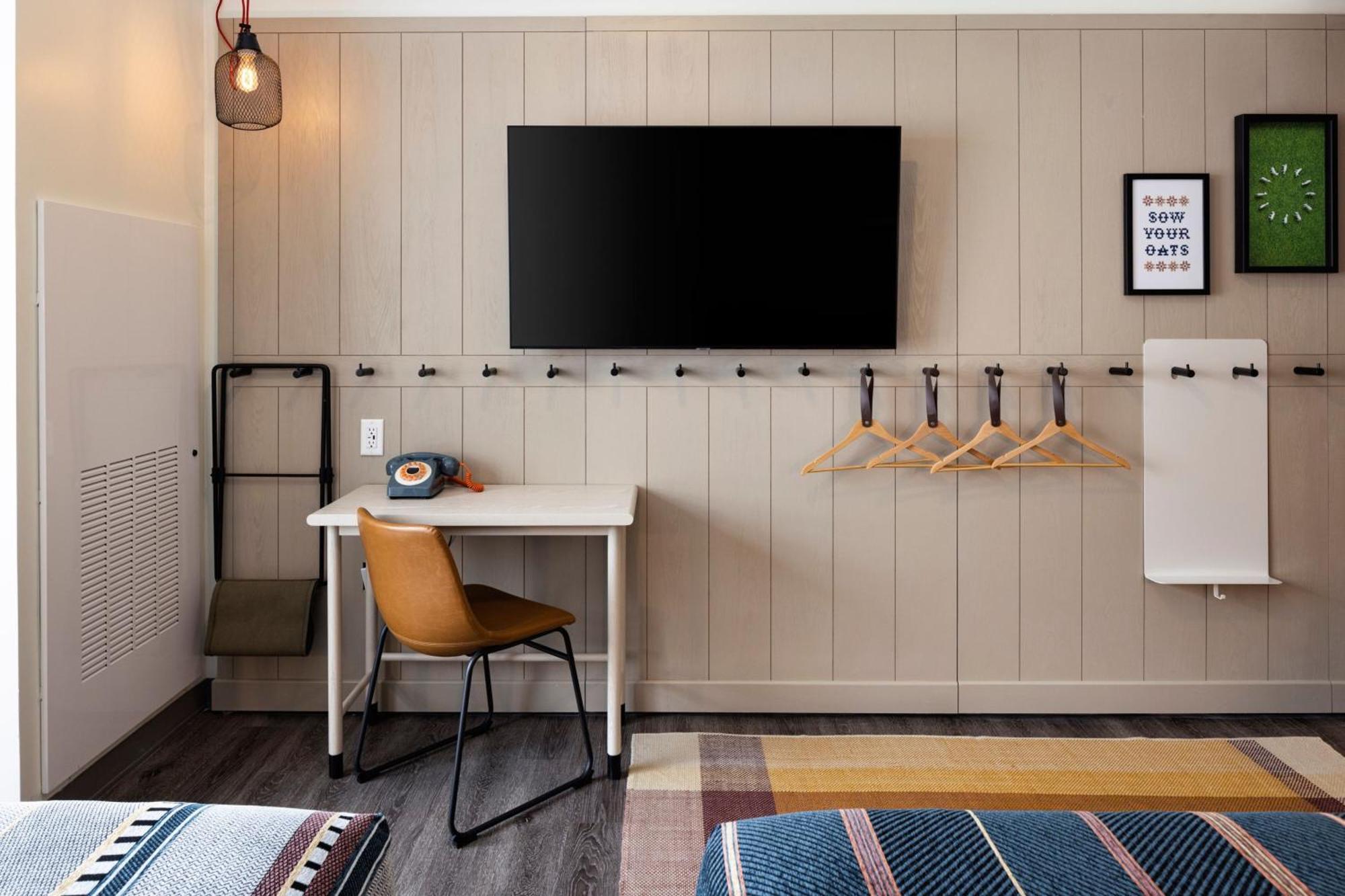 Moxy Omaha Downtown Hotel Bagian luar foto