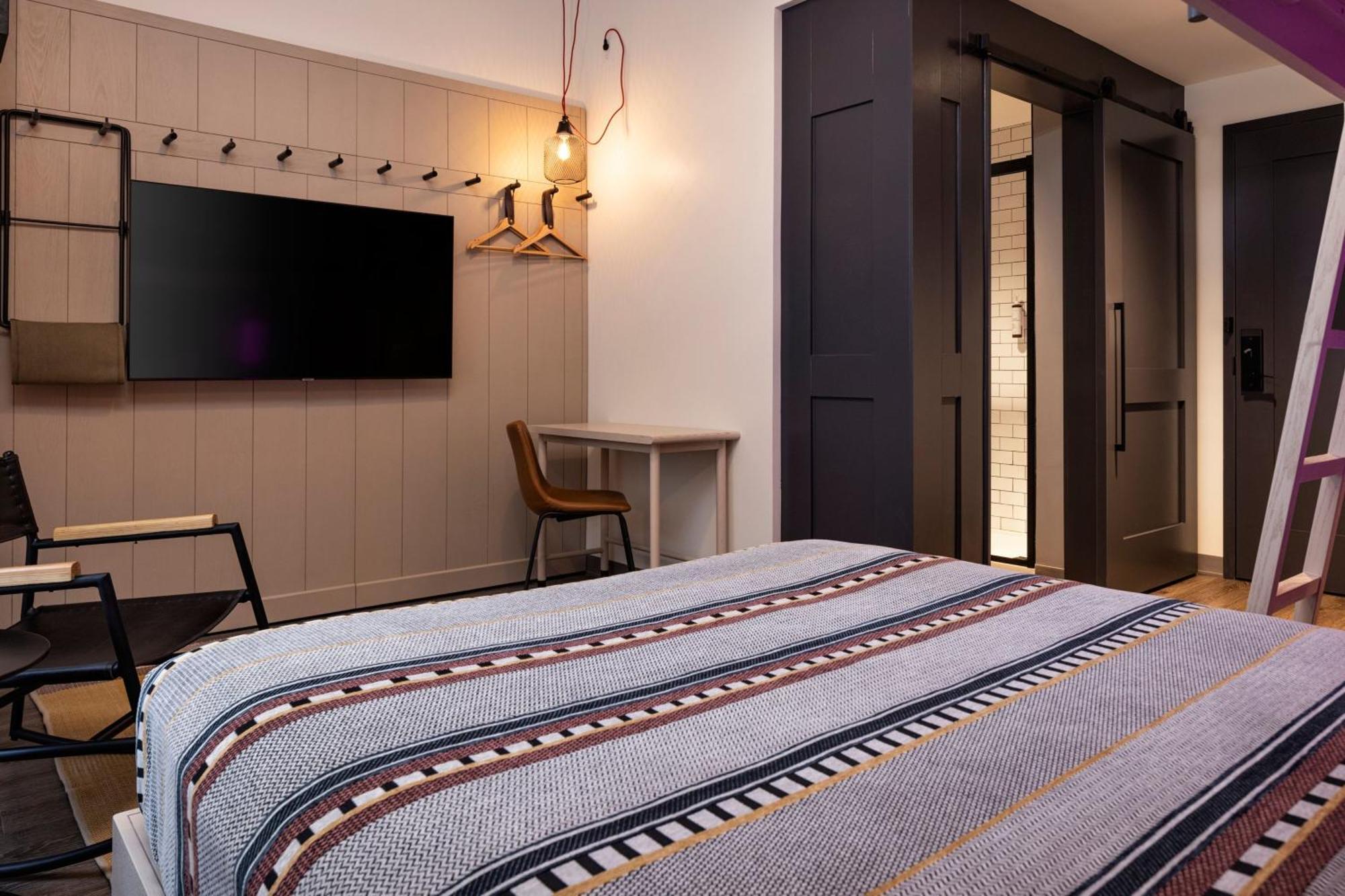 Moxy Omaha Downtown Hotel Bagian luar foto