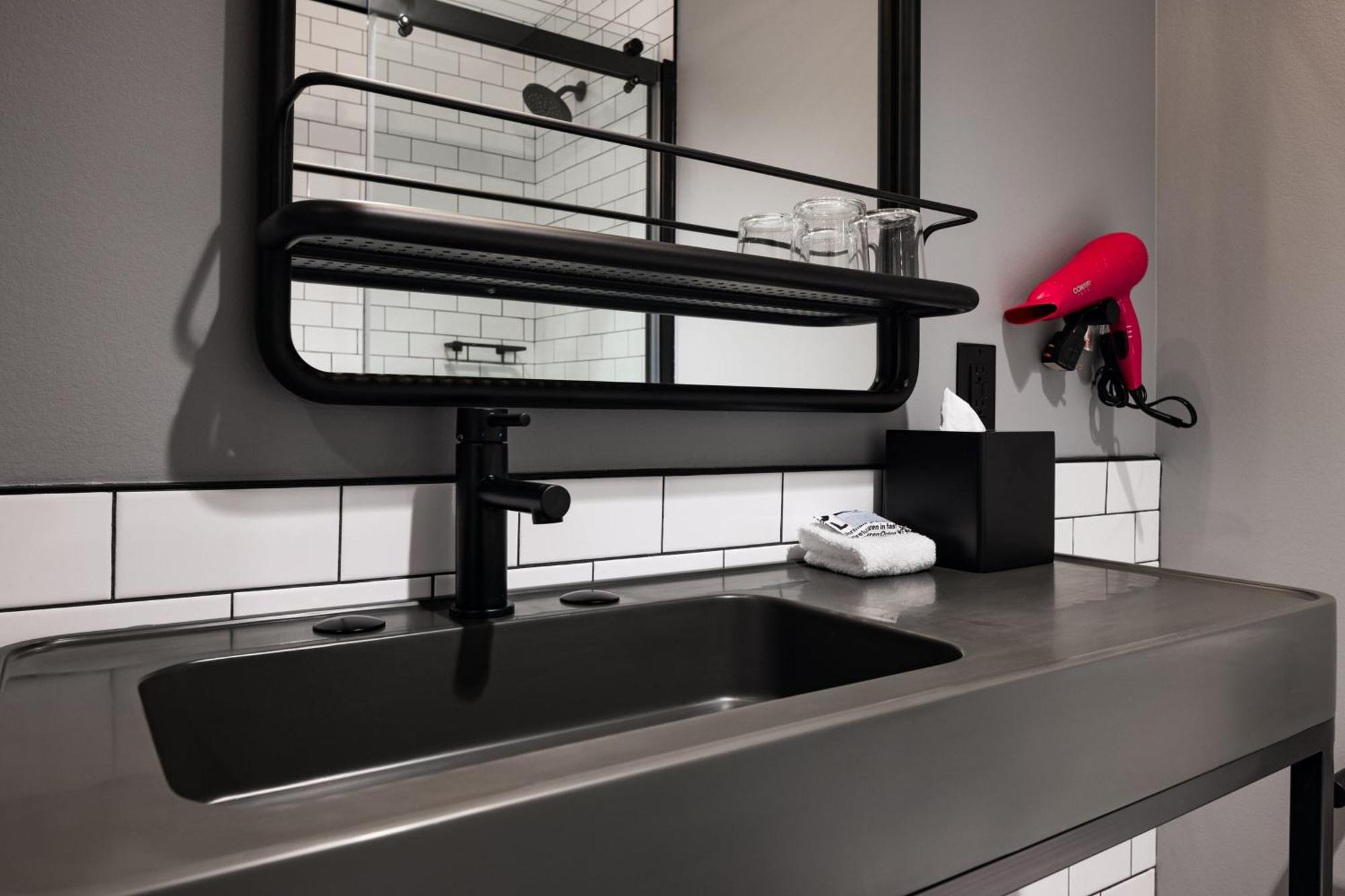 Moxy Omaha Downtown Hotel Bagian luar foto