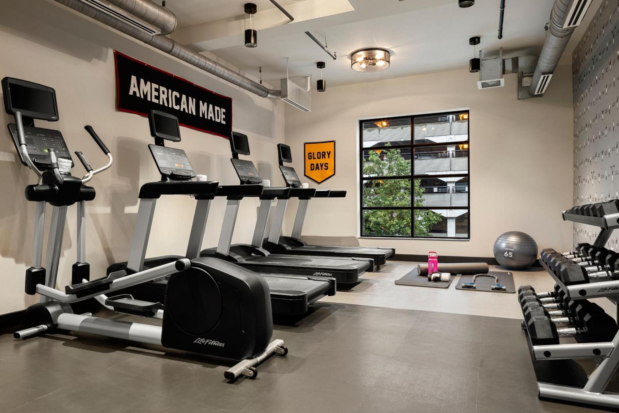Moxy Omaha Downtown Hotel Bagian luar foto