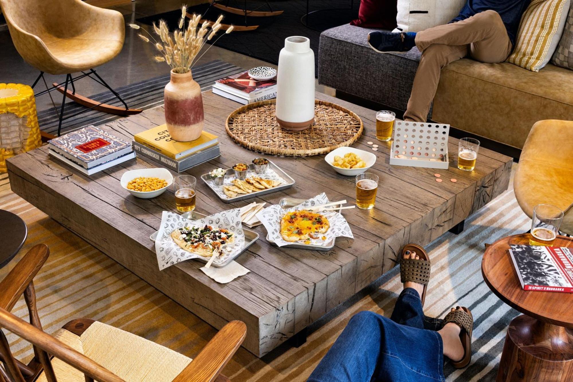 Moxy Omaha Downtown Hotel Bagian luar foto