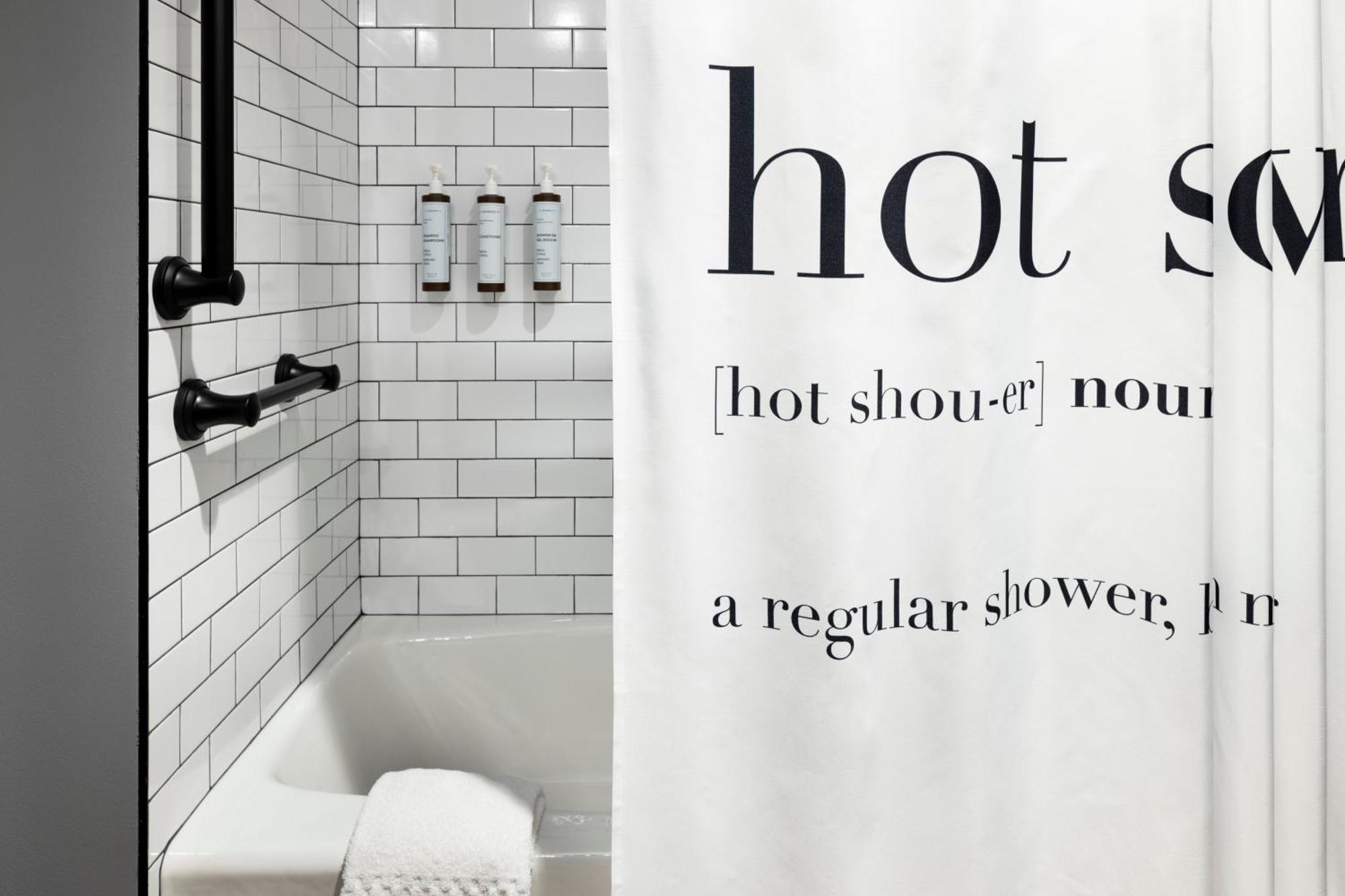 Moxy Omaha Downtown Hotel Bagian luar foto