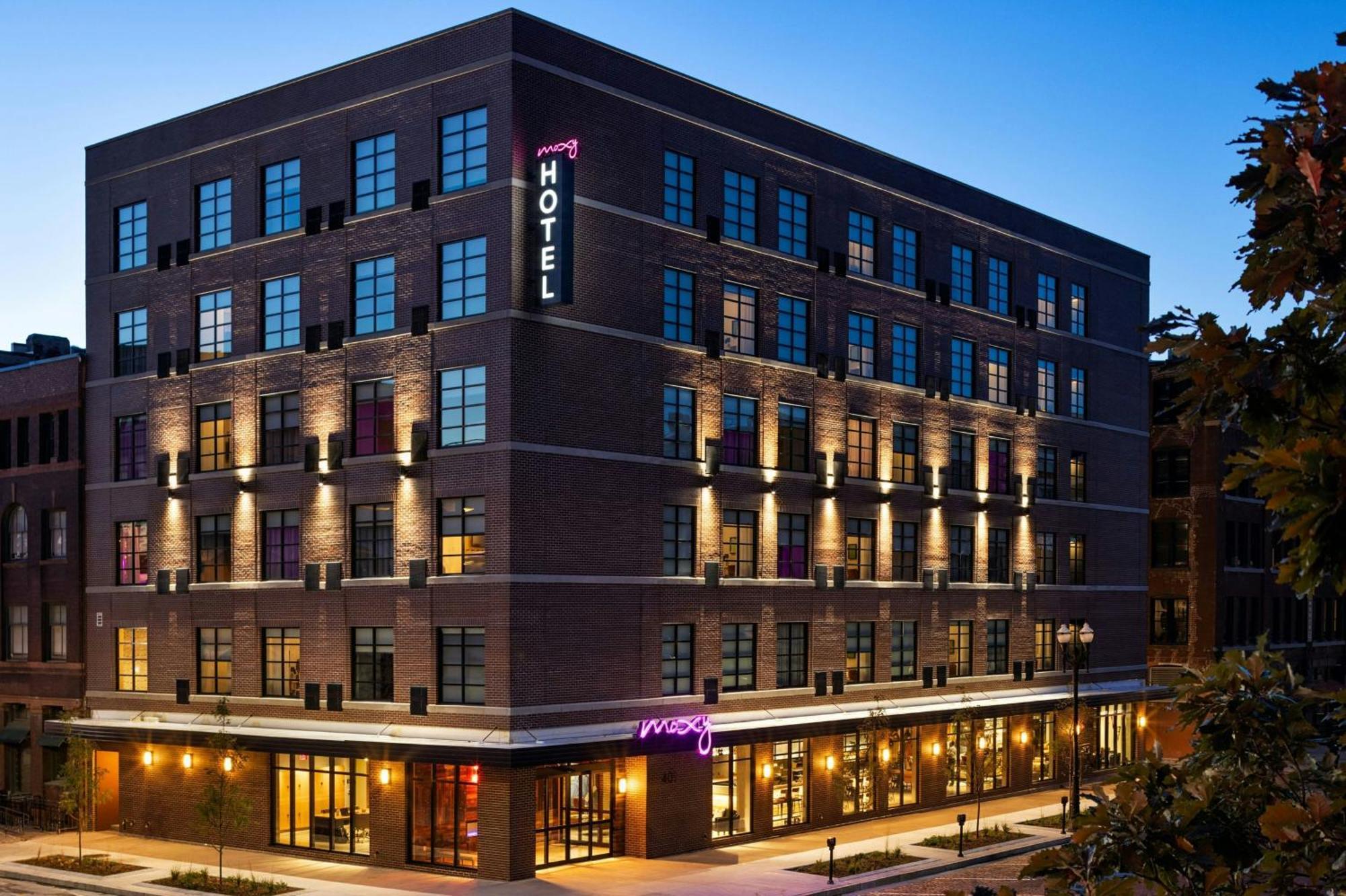 Moxy Omaha Downtown Hotel Bagian luar foto