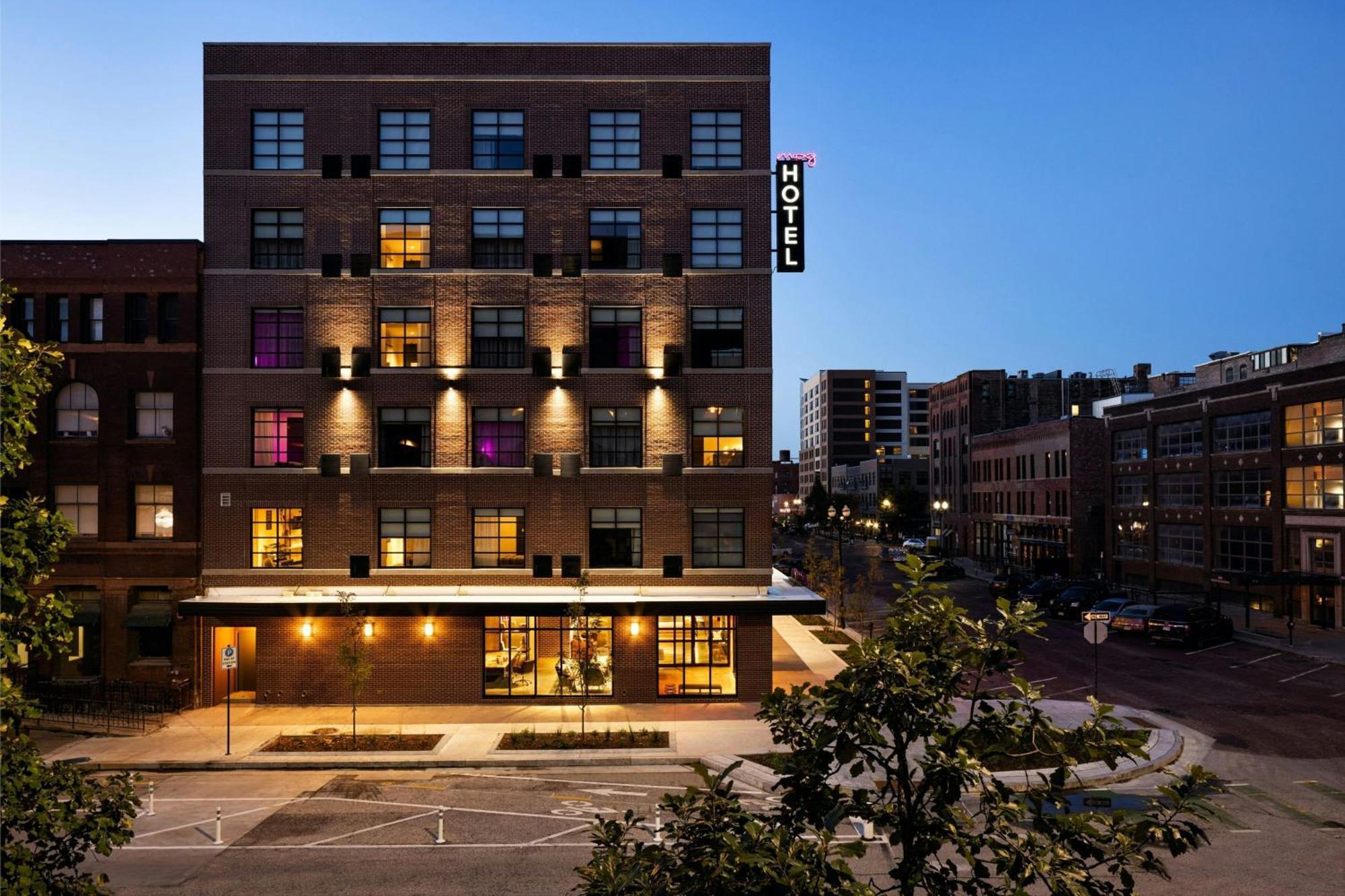 Moxy Omaha Downtown Hotel Bagian luar foto